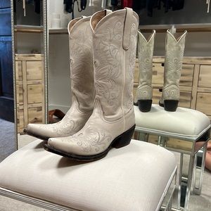 Tony Lama ⭐️ creamy white cowgirl boot ⭐️ size 10